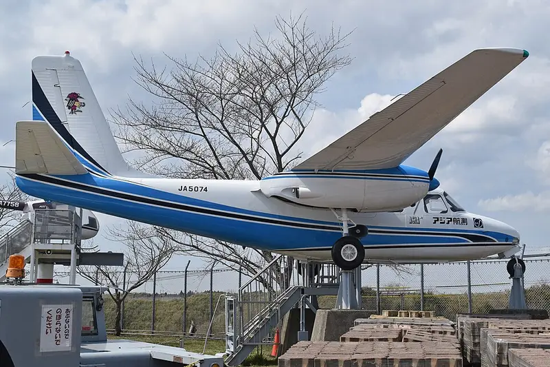 Aero (1) Commander 680E, example photo from Wikimedia Commons