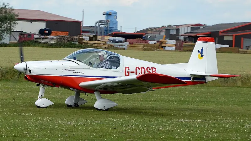 Alpi Pioneer 200, Beispielfoto von Wikimedia Commons