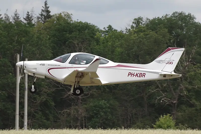Alpi Pioneer 400, Beispielfoto von Wikimedia Commons