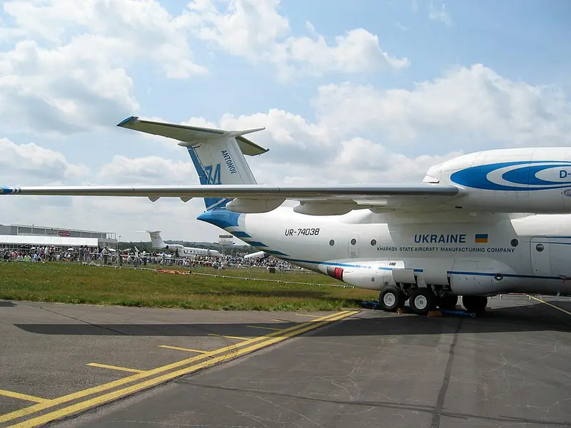 Antonov An-74-300, Beispielfoto von Wikimedia Commons