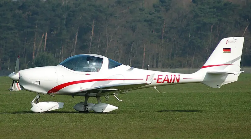 Aquila A-210, example photo from Wikimedia Commons