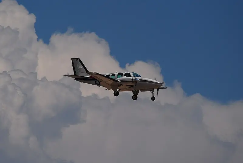Beech 55 Baron, Beispielfoto von Wikimedia Commons