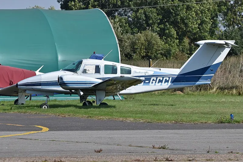 Beech 76 Duchess, Beispielfoto von Wikimedia Commons