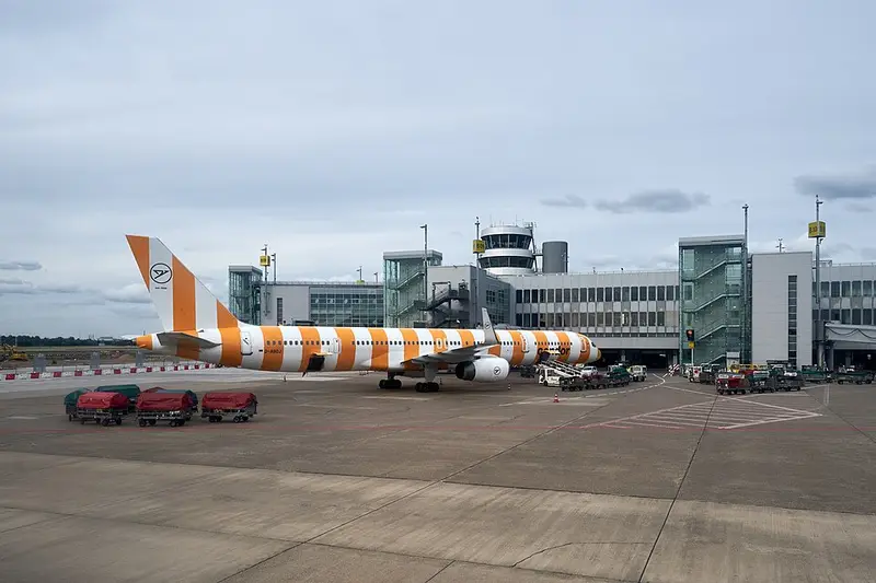 Boeing 757-300, example photo from Wikimedia Commons