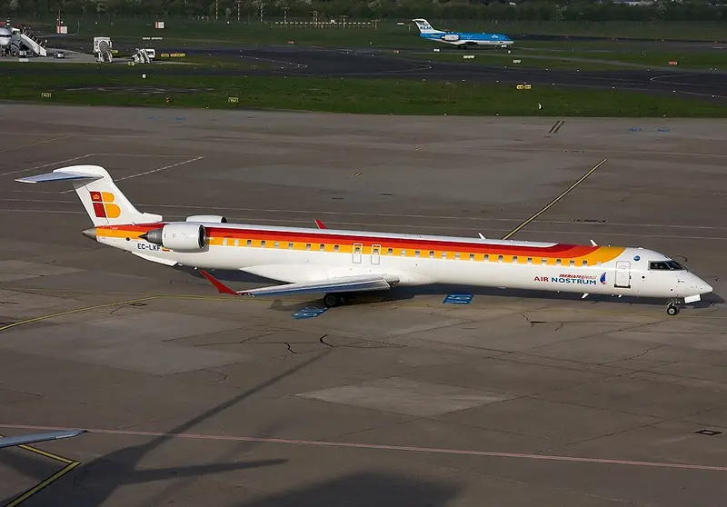 Bombardier CL-600 Regional Jet CRJ-1000, example photo from Wikimedia Commons