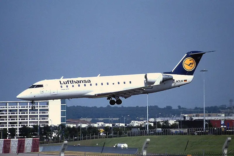 Canadair CL-600 Regional Jet RJ-100, example photo from Wikimedia Commons