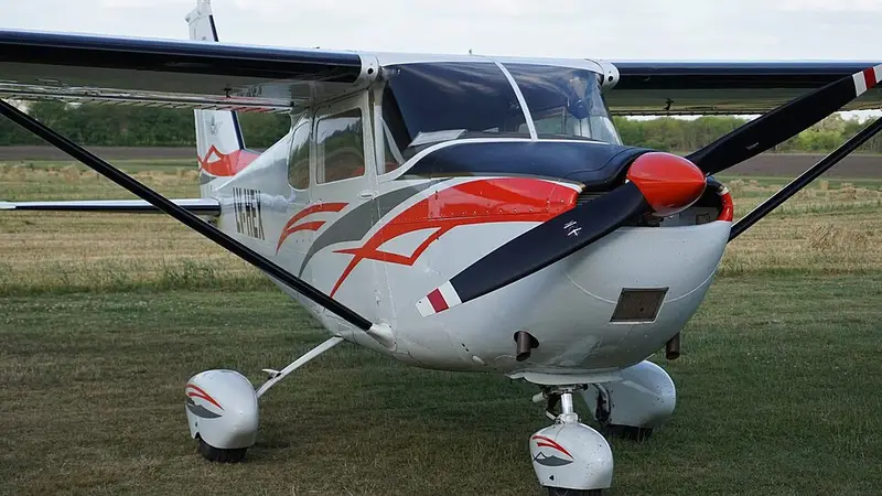 Cessna 175, example photo from Wikimedia Commons