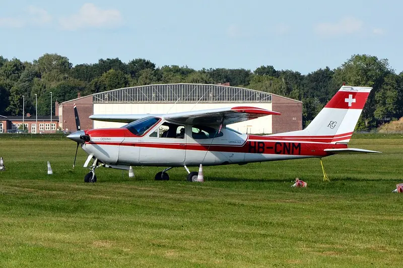 Cessna 177RG Cardinal RG, example photo from Wikimedia Commons