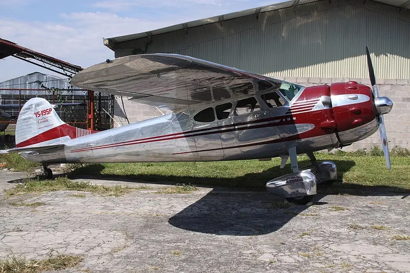 Cessna 195, example photo from Wikimedia Commons