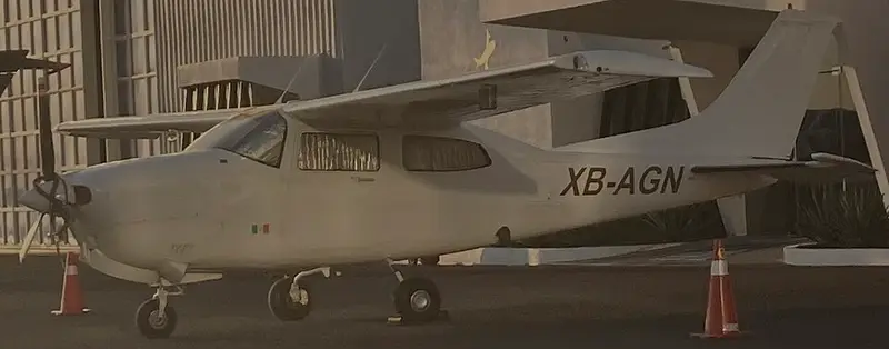 Cessna 210, example photo from Wikimedia Commons