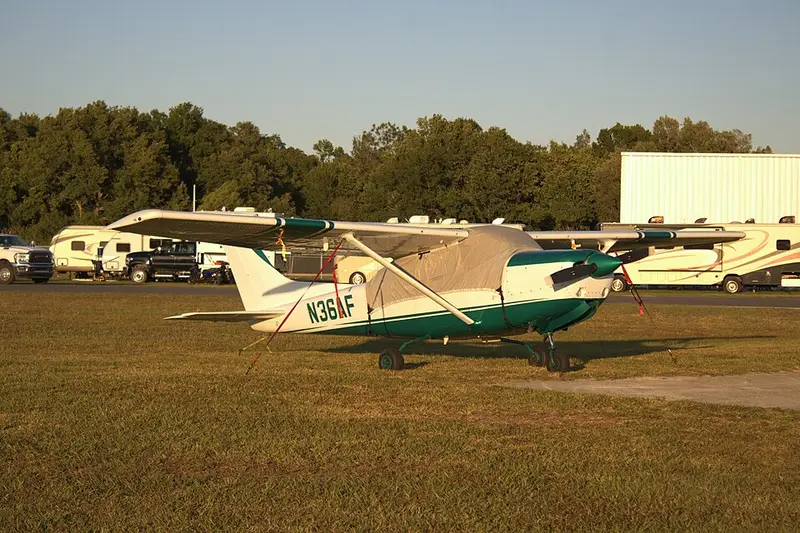 Cessna R182 Skylane RG, example photo from Wikimedia Commons