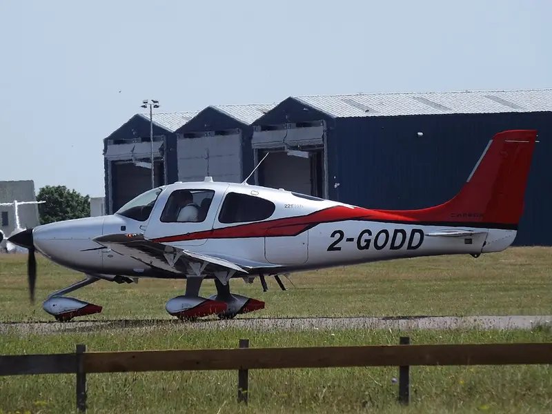 Cirrus SR-22T, Beispielfoto von Wikimedia Commons