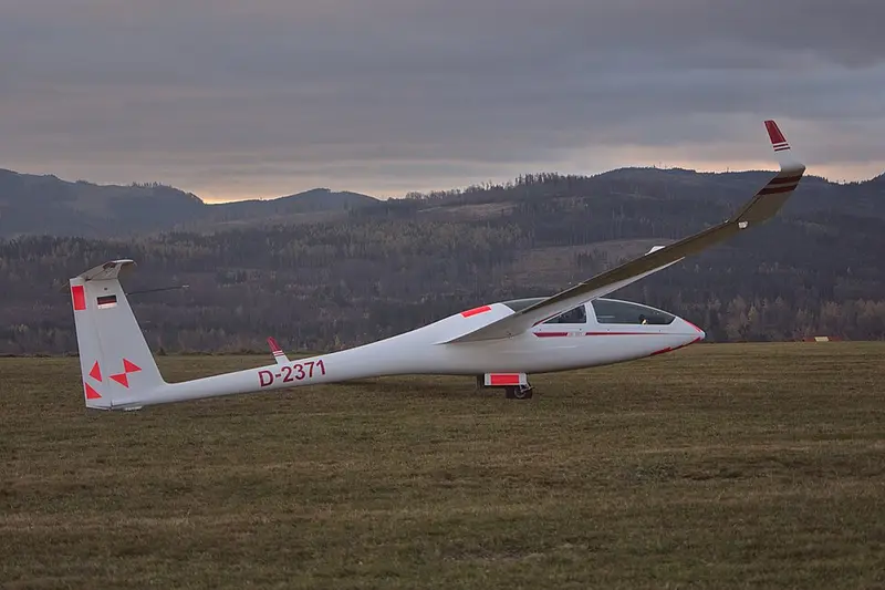 Dg Flugzeugbau DG-1000T, example photo from Wikimedia Commons