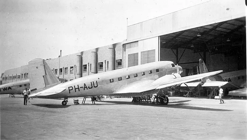 Douglas DC-2, example photo from Wikimedia Commons
