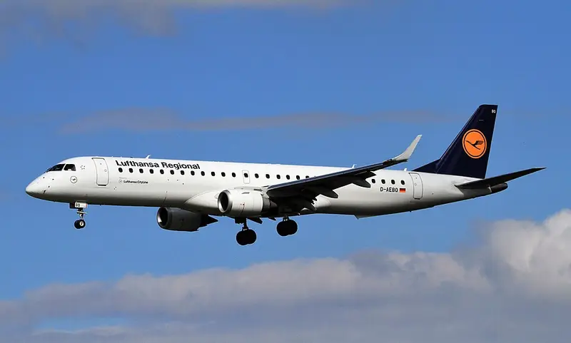 Embraer 195, example photo from Wikimedia Commons