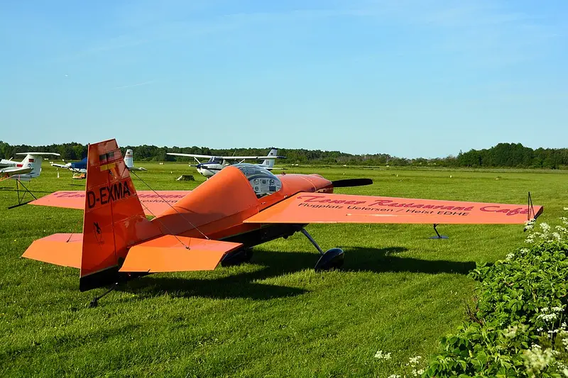 Extra EA-230, example photo from Wikimedia Commons
