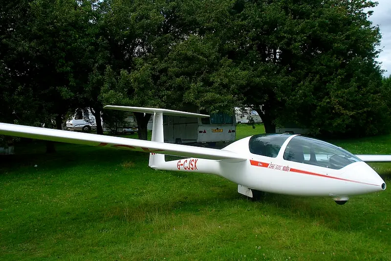 Glaser-Dirks DG-500M, Beispielfoto von Wikimedia Commons