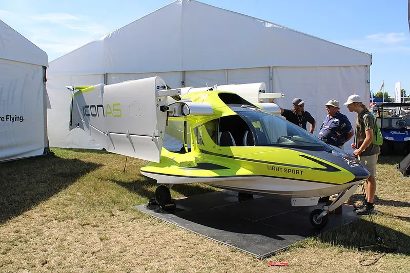 Icon A-5, example photo from Wikimedia Commons