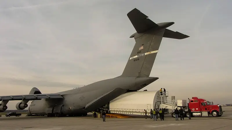 Lockheed C-5 Super Galaxy, example photo from Wikimedia Commons