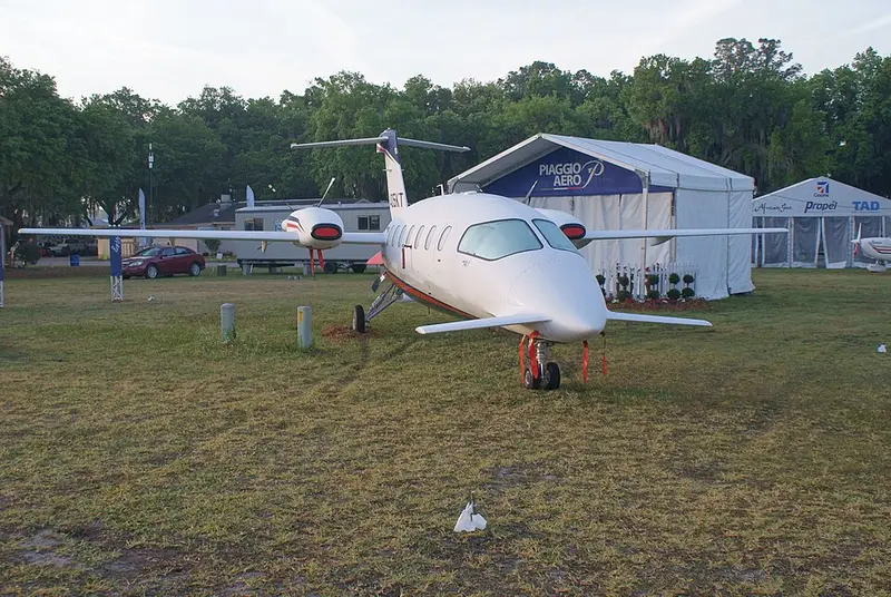Piaggio P-180 Avanti, example photo from Wikimedia Commons
