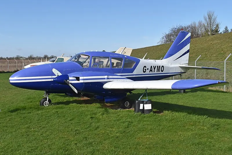 Piper PA-23-235 Aztec, Beispielfoto von Wikimedia Commons