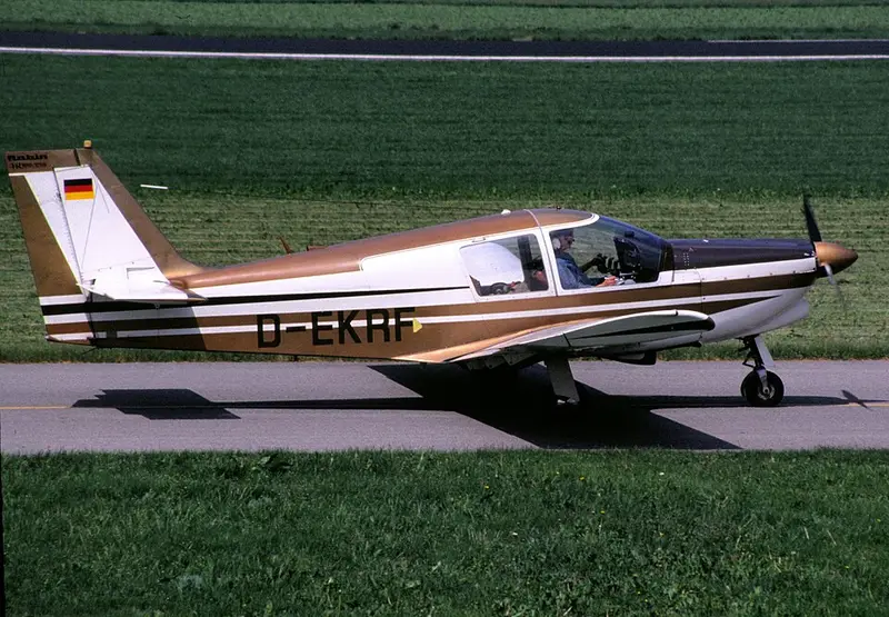 Robin HR-100 Royal, Beispielfoto von Wikimedia Commons