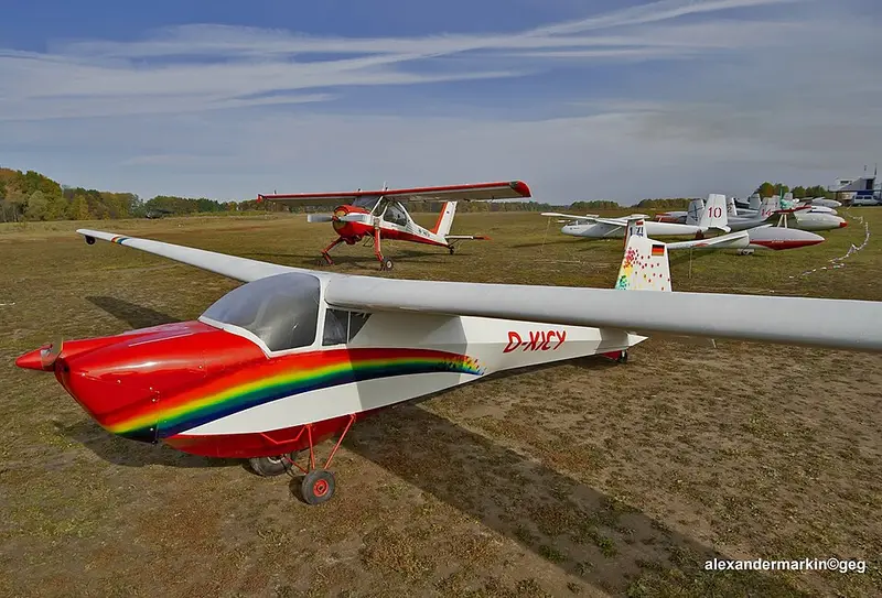 Scheibe SF 25 Falke, example photo from Wikimedia Commons